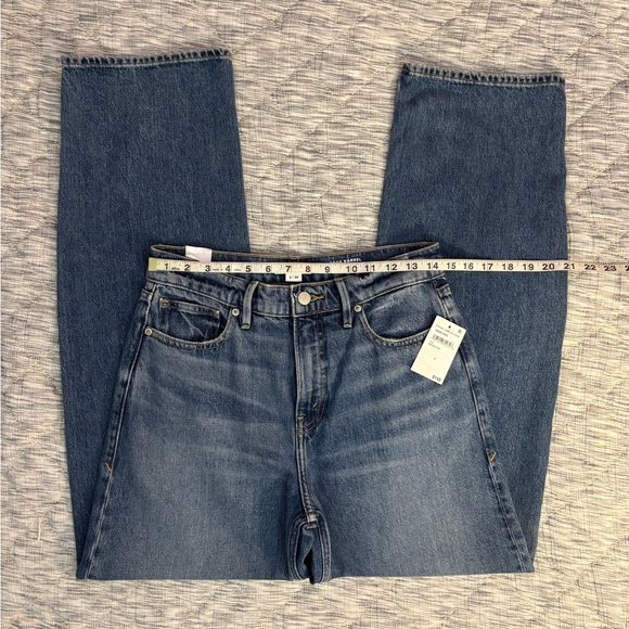 Good American Good Barrel Relaxed Standard Fit
High-Rise Jeans Wide Tapered Leg- - Picture 4 of 9